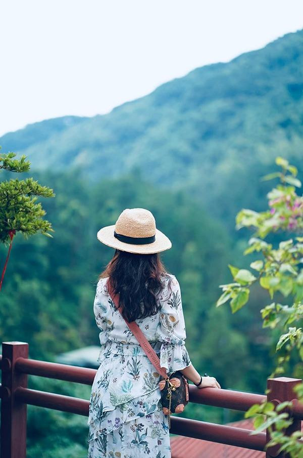 heo thời gian, gu thời trang của NSƯT Kim Oanh ngày càng thăng hạng, tôn được nhan sắc xinh đẹp.