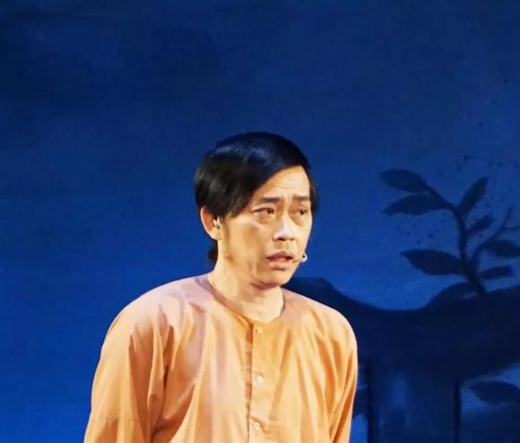 MC Kỳ Duyên tiết lộ từng gọi Hoài Linh rót nước, bê ghế cho - Hình 2 MC Ky Duyen tiet lo tung goi Hoai Linh rot nuoc, be ghe cho-Hinh-2