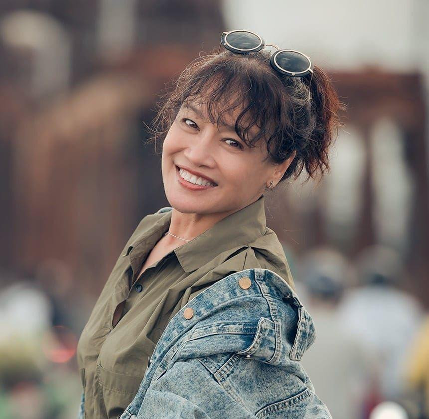 Phong cách đời thường bụi phủi của nữ nghệ sĩ kỳ cựu ở tuổi U60.