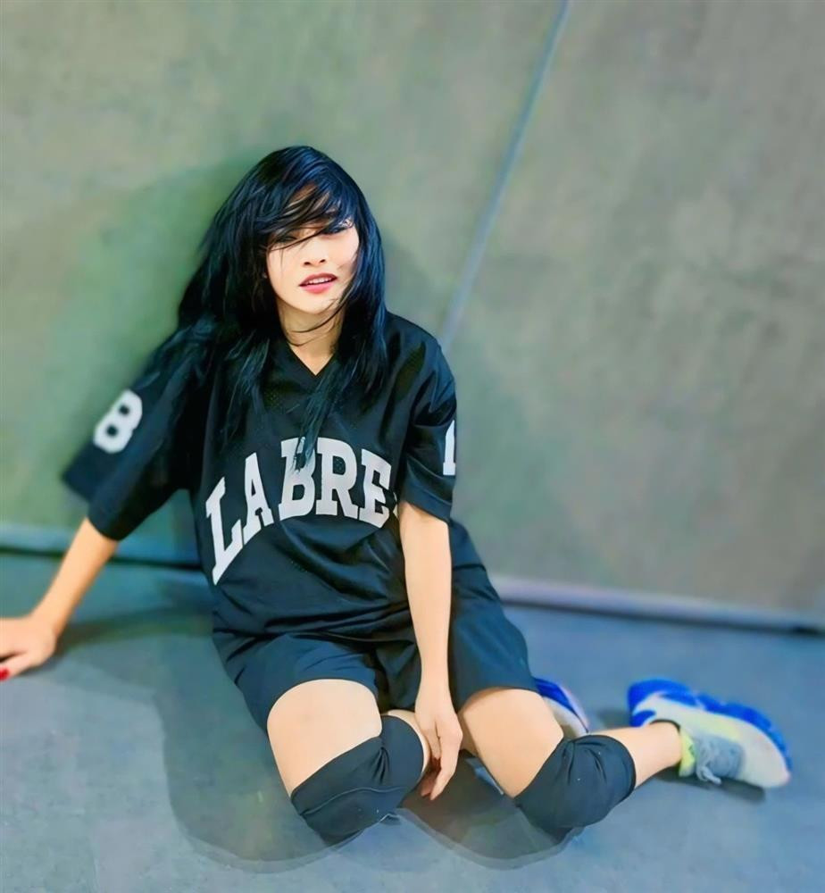 ##b###Ca sĩ Phương Thanh trở lại với hình ảnh trẻ trung, năng động trong chương trình “Chị đẹp đạp gió 2024”. Cô tích cực tập luyện để trình diễn cả ca hát và vũ đạo, sẵn sàng phá bỏ giới hạn bản thân