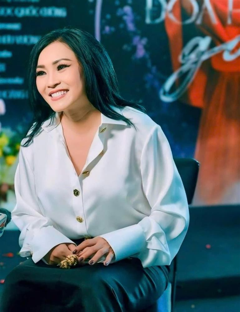 hương Thanh khá kín tiếng về đời tư, đặc biệt là chuyện tình cảm. Mới đây nhất, trong họp báo concert “Đóa hồng gai”, cô công khai bạn trai người Ấn Độ sau thời gian dài làm mẹ đơn thân.