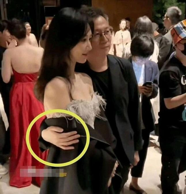 Sao nữ bị tố đánh đổi thân xác gây chấn động giới giải trí - Hình 3 Sao nu bi to danh doi than xac gay chan dong gioi giai tri-Hinh-3