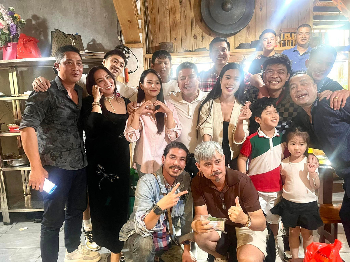 Chi Trung tung lam giam doc, con trai NSND duoc ca nuoc biet ten-Hinh-5