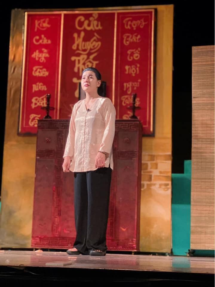 “Sân khấu là cuộc đời nhưng tiếc là tôi chưa gặp một vai diễn nào có số phận như cuộc đời mình. Dẫu vậy, nếu có vai diễn đó, tôi cũng không diễn vì không thích mang cuộc đời của mình lên sân khấu", Cát Phượng bày tỏ.