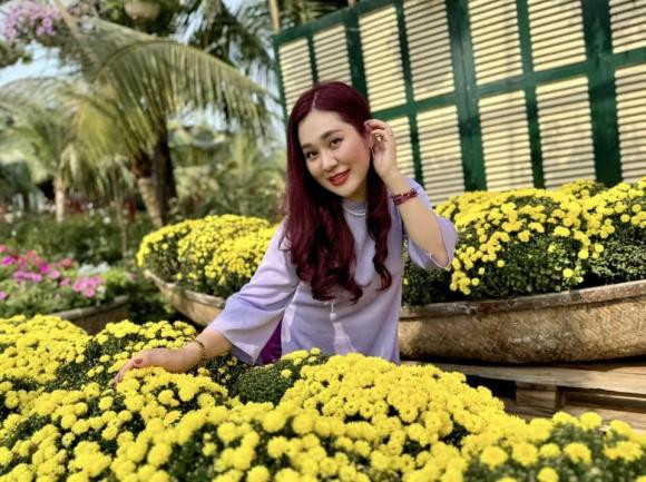 Dung mạo rực rỡ của vợ Tự Long.