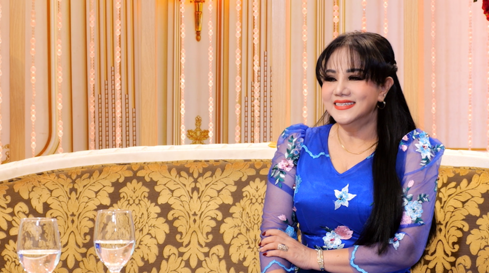 Ngoài danh xưng “nữ hoàng nhạc rock”, Ngọc Ánh còn nổi tiếng với nghệ danh “nữ hoàng băng cassette”. Trong chương trình Đời nghệ sĩ năm 2021, Ngọc Ánh từng hé lộ cát-sê đi hát thời đỉnh cao của chị "khủng" đến mức phải gom lại mua vàng để tiện tích trữ. Khoảng 2 đến 3 ngày một lần, nữ nghệ sĩ lại ra chợ mua vàng và mỗi lần mua thì phải "tính cây vàng chứ không tính chỉ vàng".