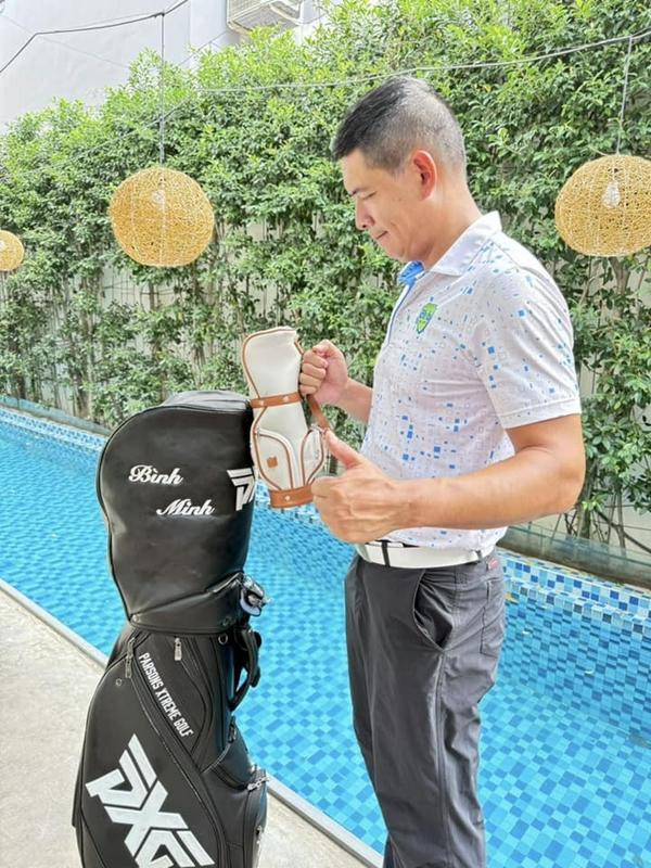 Cặp đôi chuyển về ngôi nhà này từ năm 2016. Biệt thự nổi bật với bể bơi xanh mát và nội thất sang trọng, trang nhã.