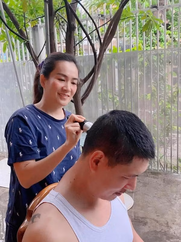 Khoảng sân vườn xanh mát trong căn biệt thự của vợ chồng Bình Minh.