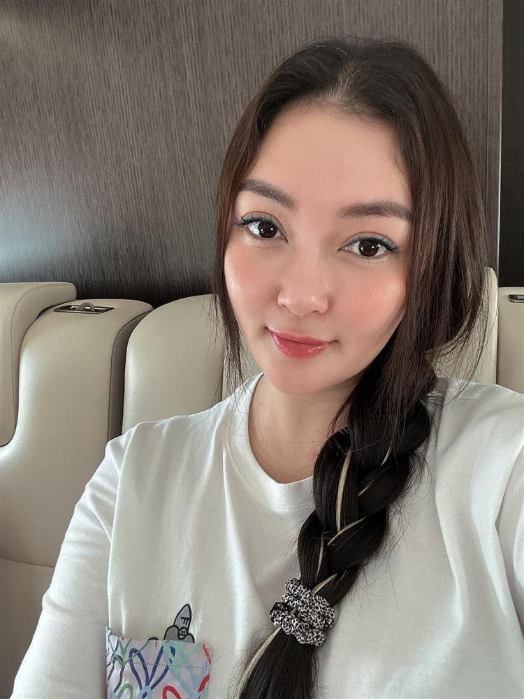 guyễn Thị Huyền không phô trương tài sản, đồ hiệu hay tiệc tùng...