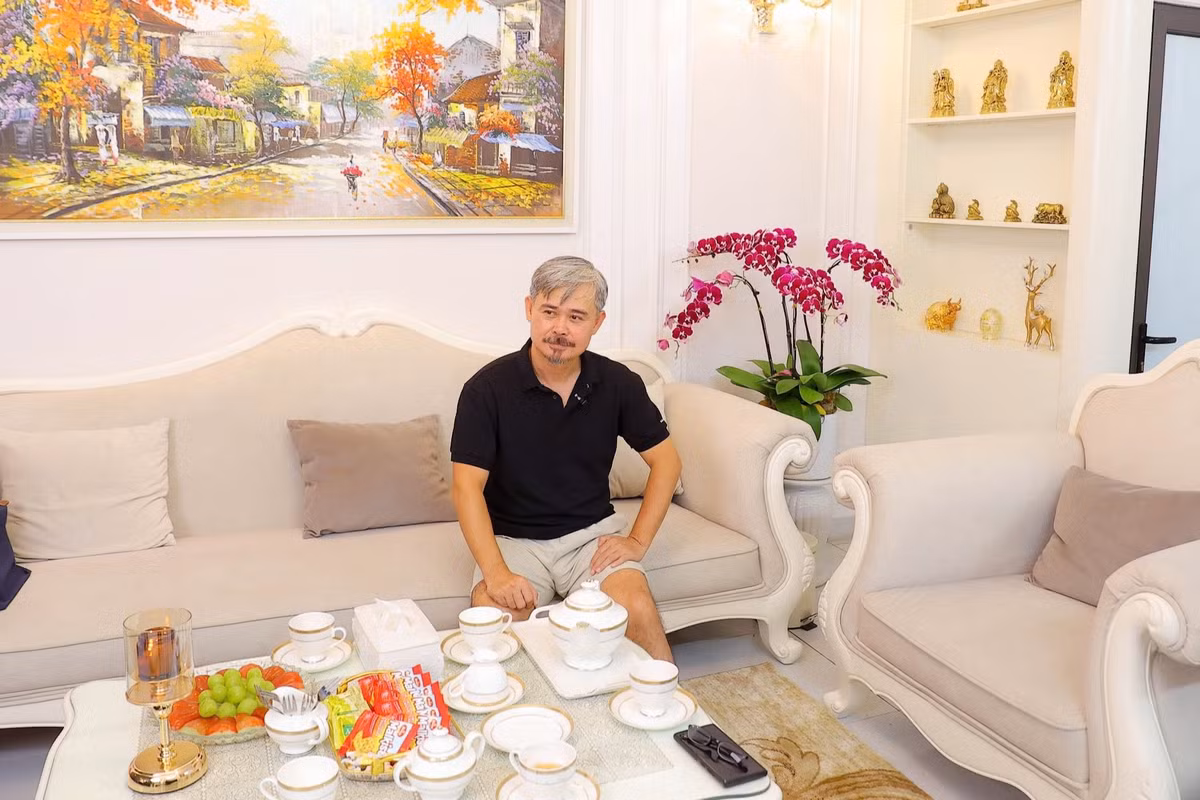 Anh cũng hé lộ mối quan hệ thân thiết với nhiều bạn diễn trong phim như NSƯT Hồ Phong, diễn viên Doãn Quốc Đam...