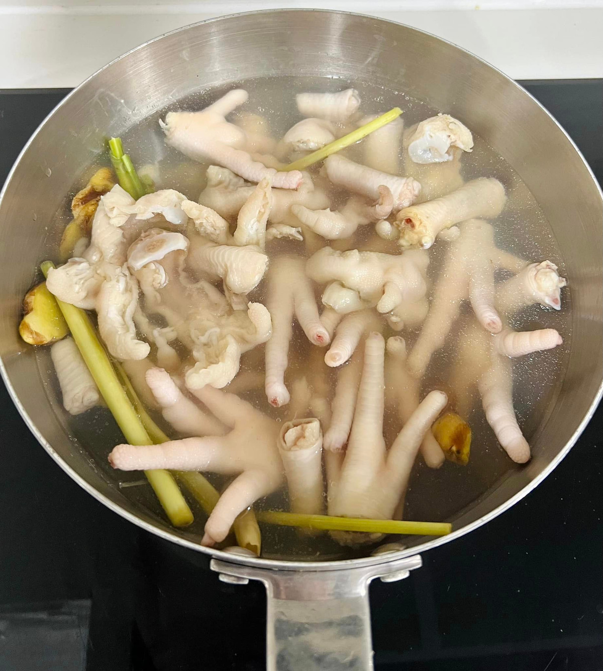 Chan ga an nhieu dep da, chac xuong, ngan ngua lao hoa-Hinh-2