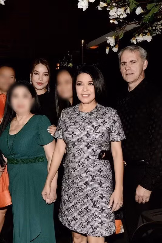 Ca sĩ lấy chồng tỷ phú, ở biệt thự 1.600 tỷ - Hình 9 Ca si lay chong ty phu, o biet thu 1.600 ty-Hinh-9