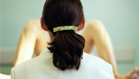 Vá màng trinh là thủ thuật đơn giản, nhưng cũng có thể gây hậu quả nếu thực hiện ở cơ sở thiếu uy tín.