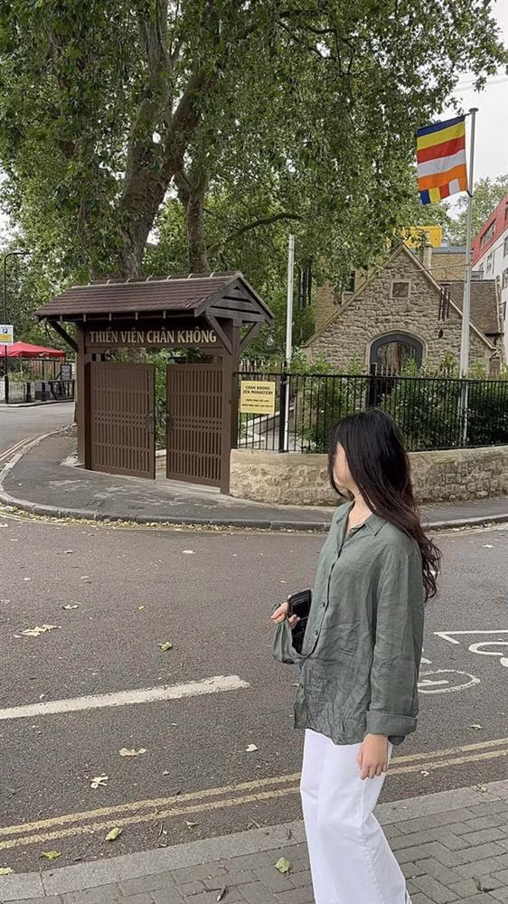 Nhan sac con gai cua Hoa hau Nguyen Thi Huyen: Yeu kieu khong thua kem me-Hinh-3