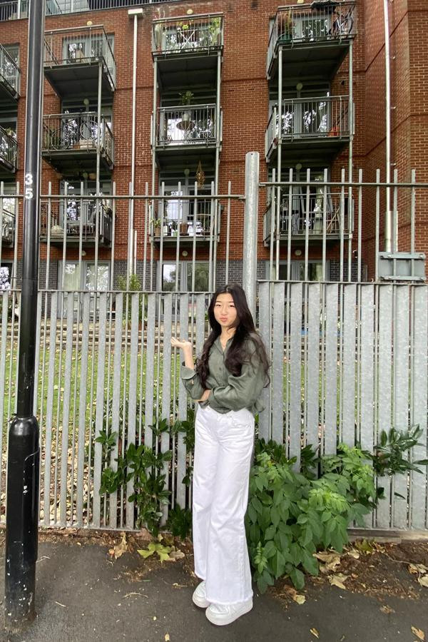 Nhan sac con gai cua Hoa hau Nguyen Thi Huyen: Yeu kieu khong thua kem me-Hinh-2