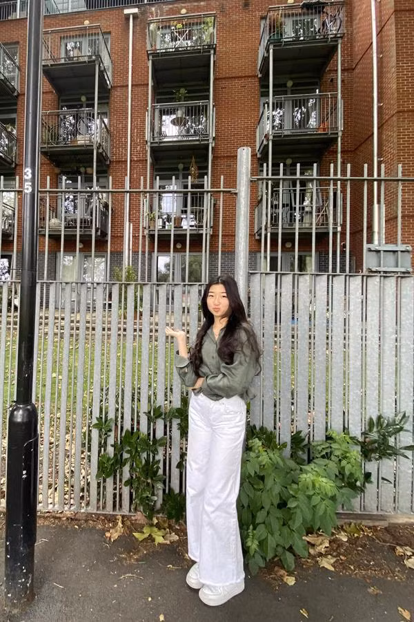 Nhan sac con gai cua Hoa hau Nguyen Thi Huyen: Yeu kieu khong thua kem me-Hinh-2