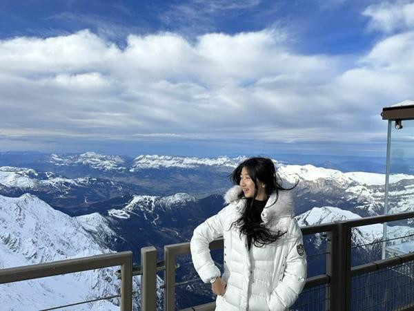 Nhan sac con gai cua Hoa hau Nguyen Thi Huyen: Yeu kieu khong thua kem me-Hinh-4