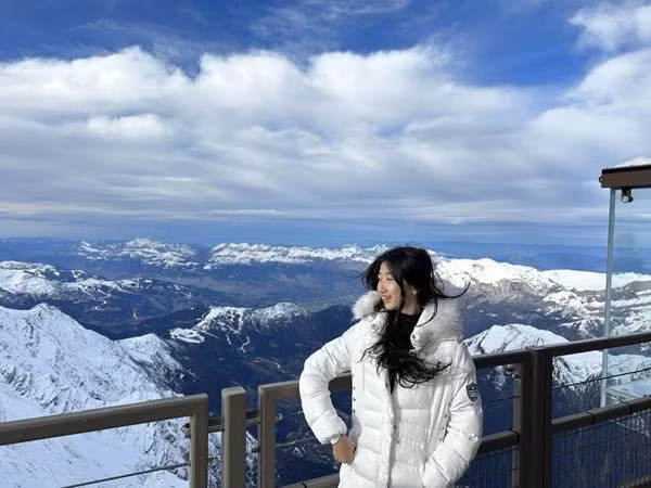 Nhan sac con gai cua Hoa hau Nguyen Thi Huyen: Yeu kieu khong thua kem me-Hinh-4