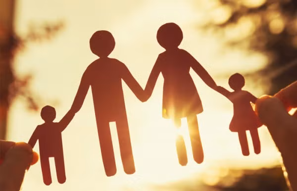 Cổ nhân dạy “có tiền không đến 3 nơi, hết tiền không gần 2 người”: Đều là những chốn thân quen, không đề phòng thì núi bạc cũng cạn.