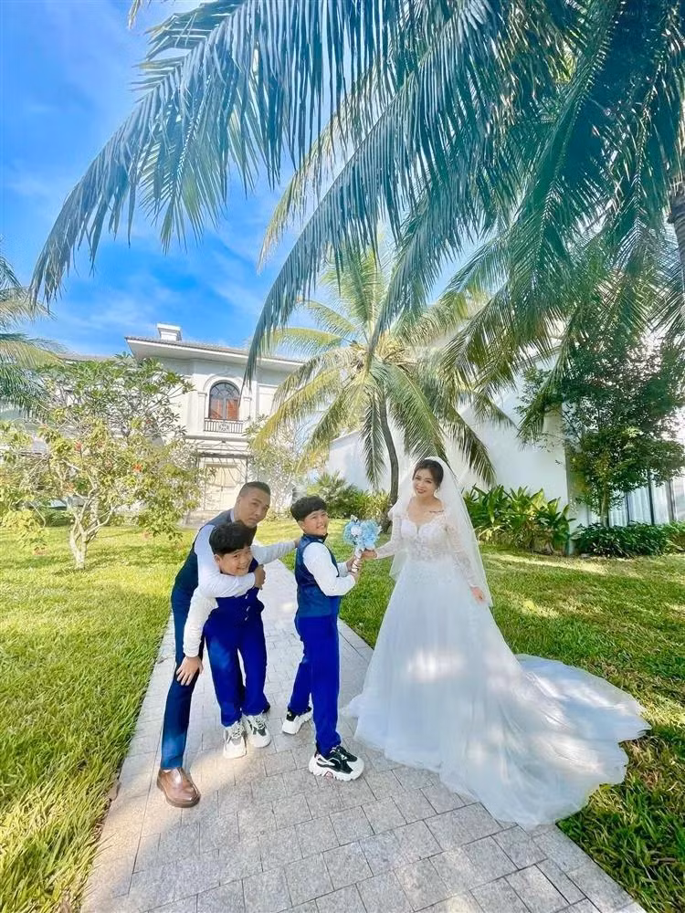 MC Hoang Linh lo mat moc chi chit nam, tan nhang-Hinh-6