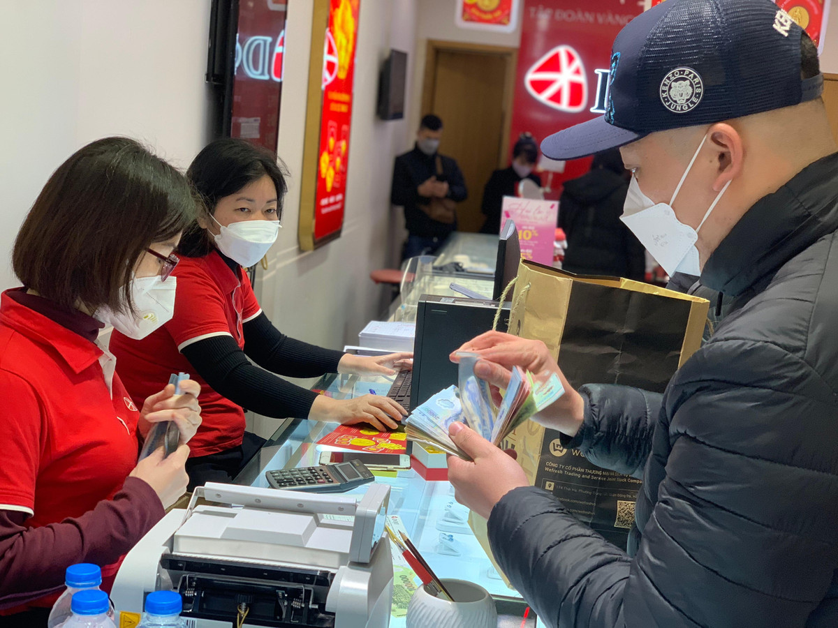 Giá vàng hôm nay 22/4: Vàng tăng không tưởng, chênh quốc tế hơn 16 triệu/lượng Gia vang hom nay 22/4: Vang tang khong tuong, chenh quoc te hon 16 trieu/luong