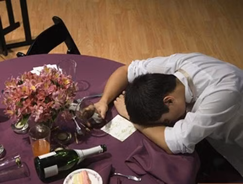 Chong nat ruou bo be gia dinh, vo xu cao tay khien chong ne phuc