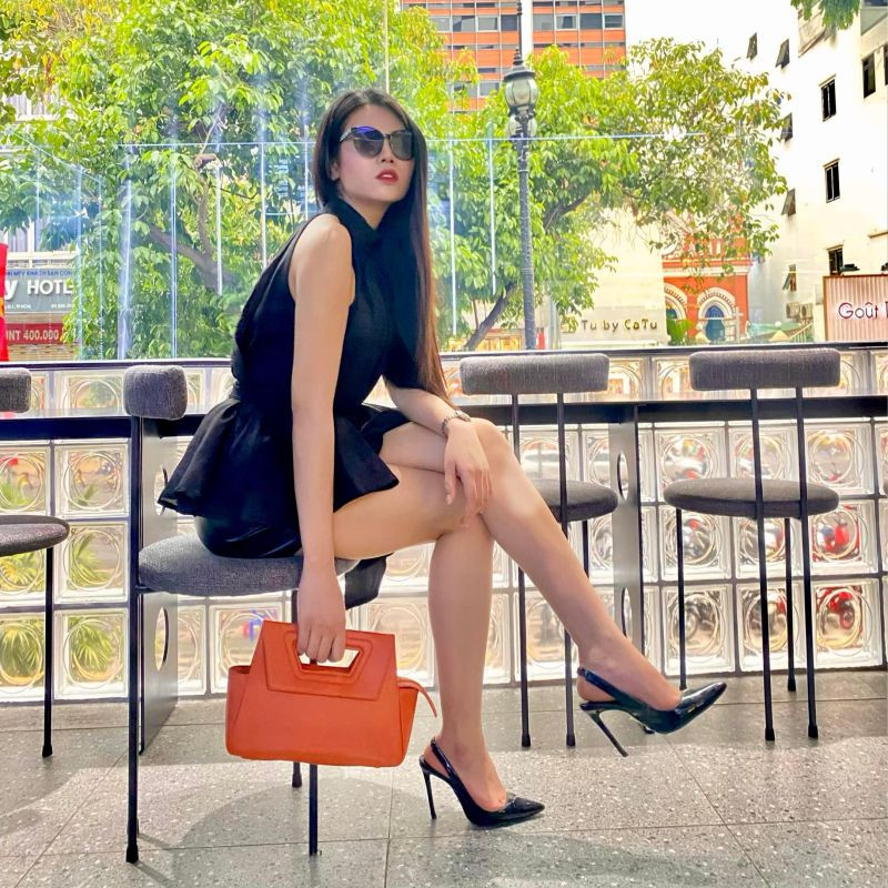 Nu giao vien the chat noi tieng co gu mac len lop khac han doi thuong-Hinh-2