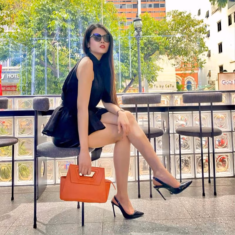 Nu giao vien the chat noi tieng co gu mac len lop khac han doi thuong-Hinh-2