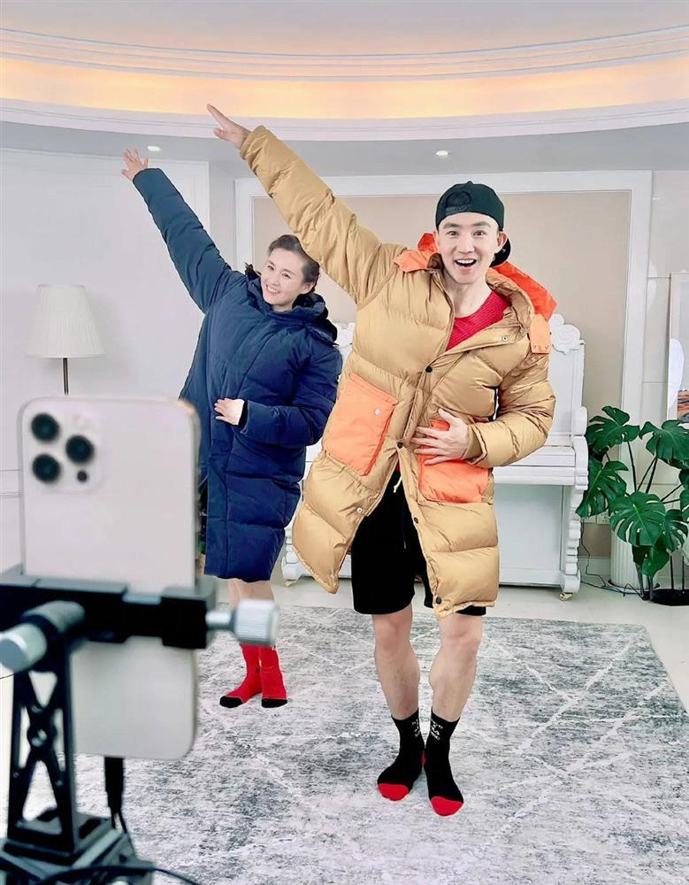 Ngoi sao het thoi tro thanh nhan vat hot nhat Cbiz dau 2022-Hinh-4