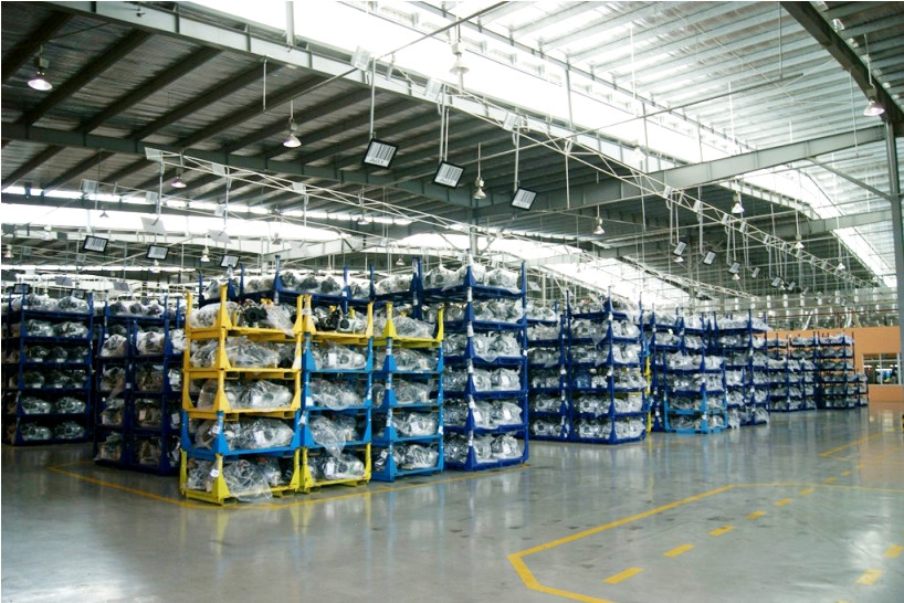 Khu vực xếp động cơ đã hoàn chỉnh để chờ chuyển qua nhà máy lắp ráp.