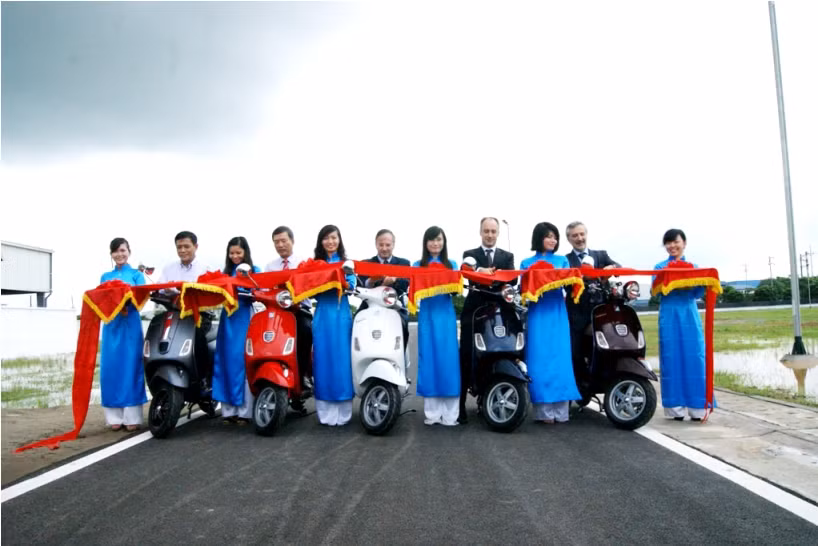 Không chỉ có nhà máy lắp ráp, sản xuất động cơ, tổ hợp Piaggio Việt Nam còn có Trung tâm Nghiên cứu, Phát triển sản phẩm Piaggio và đường chạy thử xe đạt chuẩn toàn cầu vừa được khai trương sáng nay 23/7.
