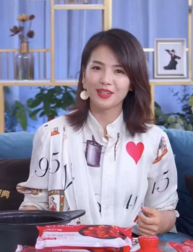 Sao Hoa ngu livestream: Nguoi 'chot don' 30 ty, ke ban 10 can ho-Hinh-2