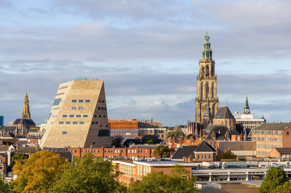  Forum Groningen, Hà Lan. Được mô tả như một “cửa hàng bách hóa văn hóa”, tòa nhà này không chỉ có thư viện mà còn có rạp chiếu phim, không gian triển lãm, các bộ phận của Bảo tàng Groninger, phòng thí nghiệm, nhà hàng và sân thượng. Ảnh: Lars Fortuin/Alamy.