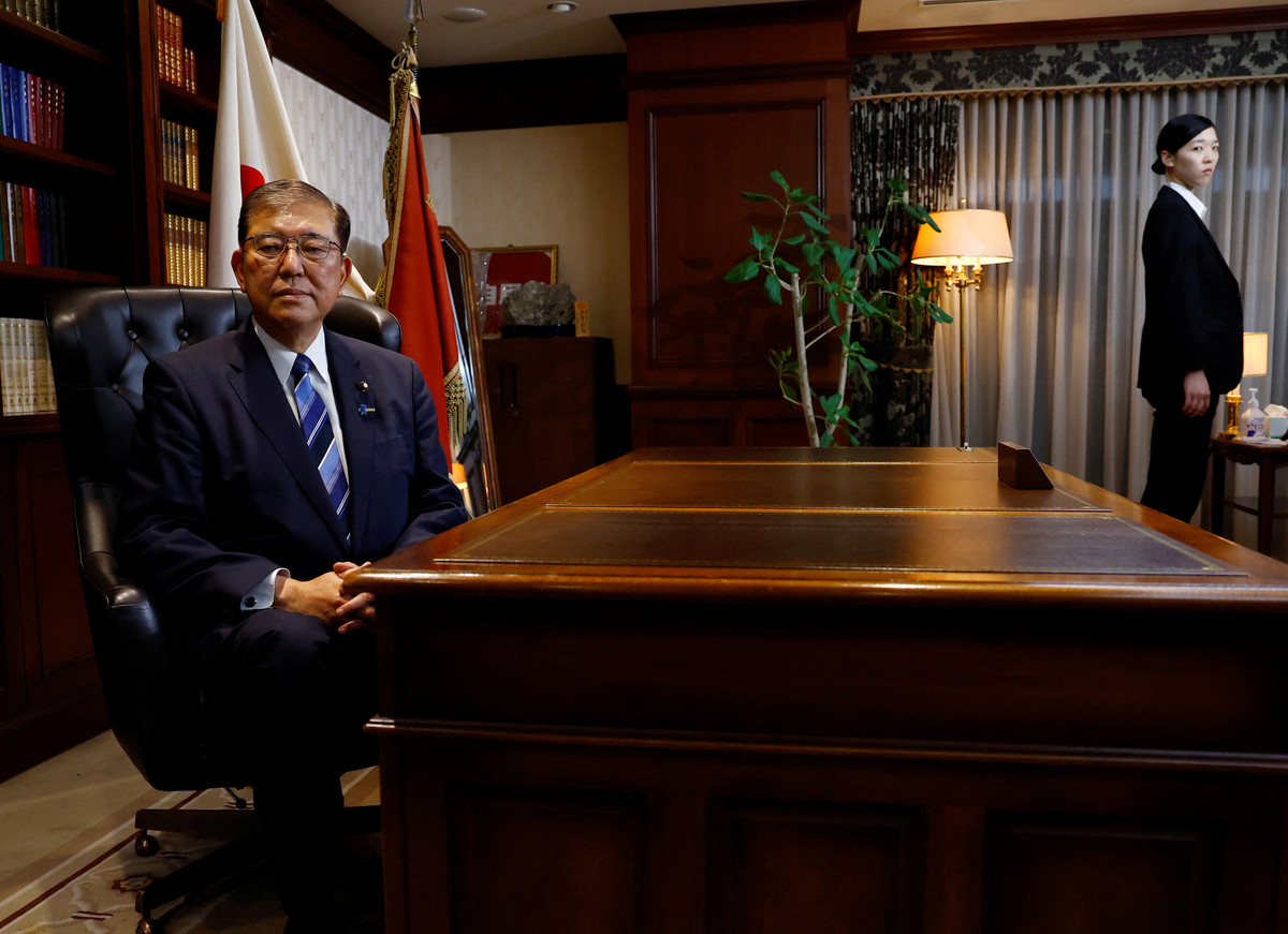 Ông Ishiba Shigeru sinh ra ở tỉnh ven biển phía nam Tottori, tốt nghiệp ngành luật tại Đại học Keio và bắt đầu sự nghiệp của mình với tư cách là một nhân viên ngân hàng. Ảnh: Reuters.