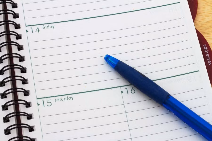 Viết ngày bắt đầu bằng tháng. Người dân nhiều nước thường viết theo định dạng ngày-tháng-năm. Họ không hiểu tại sao người Mỹ lại viết tháng trước ngày, vì điều đó có vẻ không đúng thứ tự.