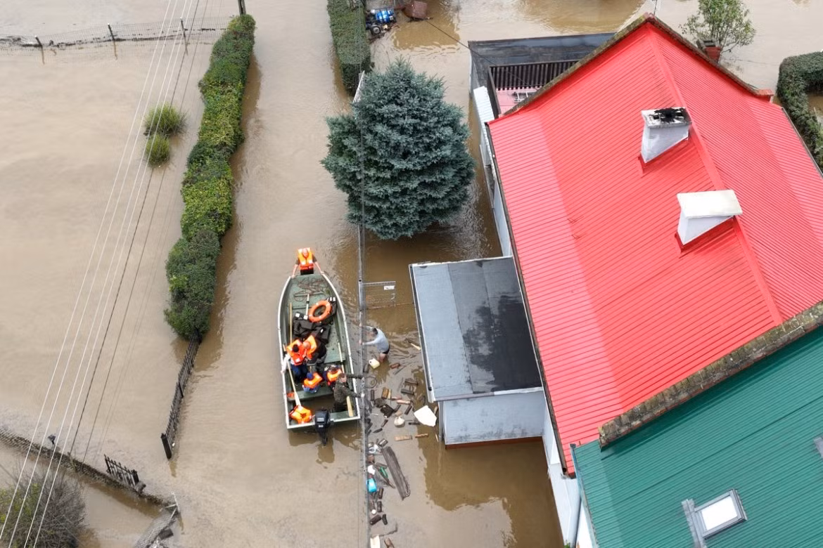 Canh ngap lut nghiem trong o Chau Au vi mua lu lich su-Hinh-4