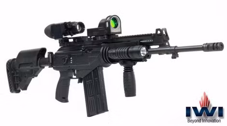 Phiên bản Galil ACE bắn đạn 7,62x51mm NATO với đầy đủ phụ kiện.