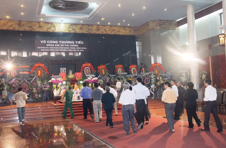 Đến chiều 23/8, đã có hơn 200 đoàn lãnh đạo từ Trung ương đến địa phương trên cả nước về viếng tang bà Võ Thị Thắng.