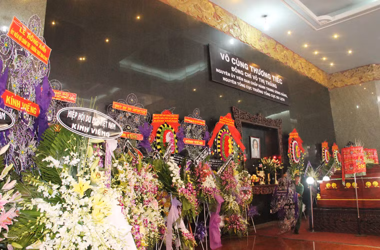 Bà Võ Thị Thắng, nguyên Ủy viên BCH Trung ương Đảng, nguyên đại biểu Quốc hội nước Cộng hòa Xã hội Chủ nghĩa Việt Nam, nguyên Phó chủ tịch thường trực Hội liên hiệp Phụ nữ Việt Nam, nguyên Tổng cục trưởng Tổng cục du lịch Việt Nam đã từ trần ngày 22/8 tại TP HCM. Linh cữu của bà đang được đặt tại Nhà tang lễ Bộ Quốc phòng (quận Gò Vấp, TP HCM). Lễ viếng bắt đầu từ sáng nay 23/8 và lễ tang được tổ chức theo nghi thức cấp cao.