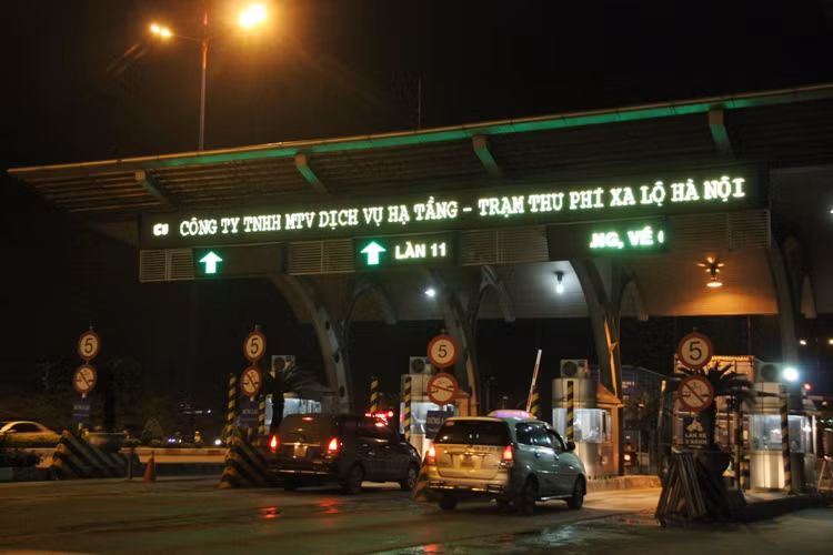 Trạm thu phí trên Xa lộ Hà Nội...