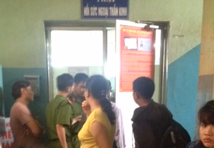 Nạn nhân vụ nổ súng đang cấp cứu tại Khoa Ngoại thần kinh Bệnh viện Đa khoa Đồng Nai dưới sự bảo vệ nghiêm ngặt của lực lượng Công an.