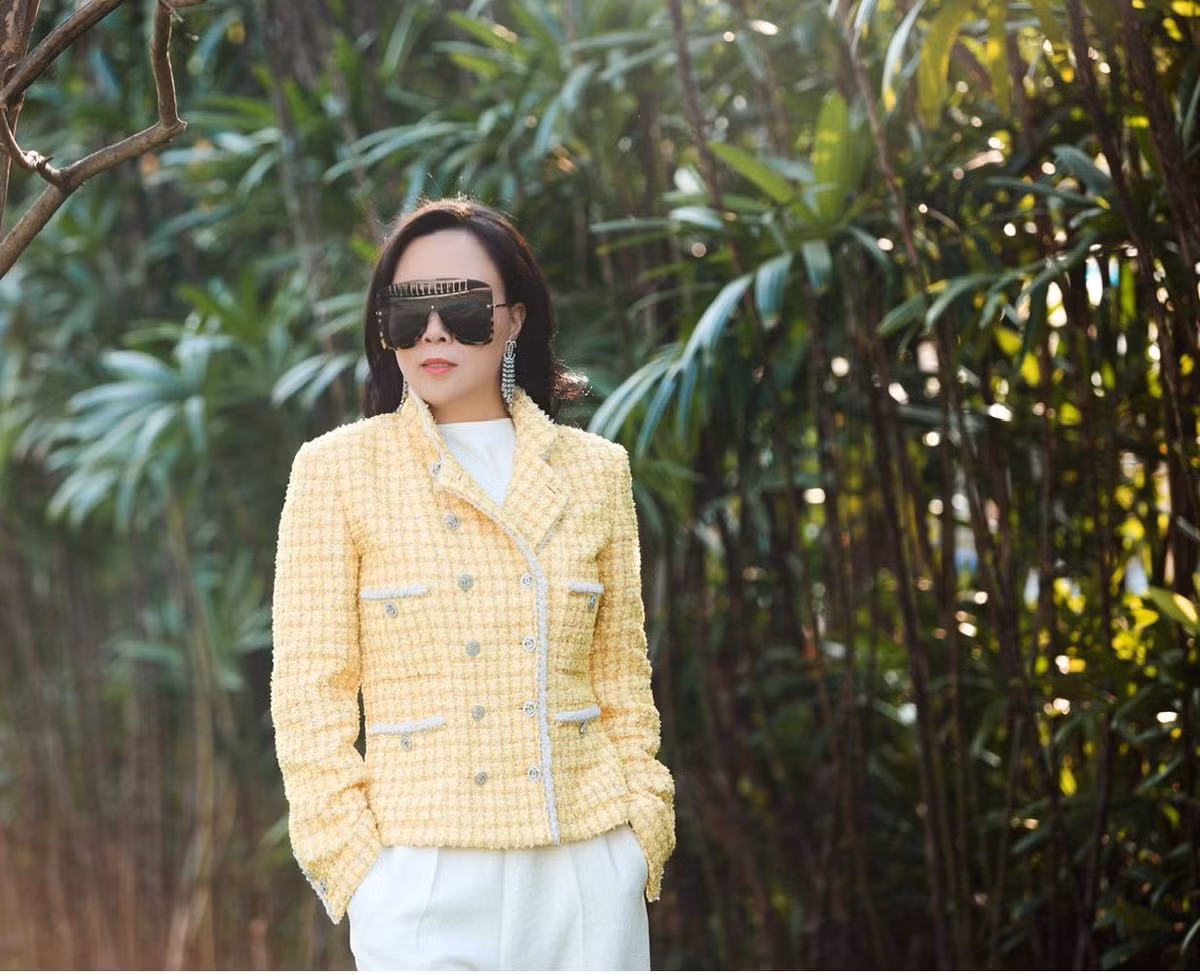 Quách Ngọc Ngoan đăng hình Phượng Chanel diện set đồ trẻ trung.