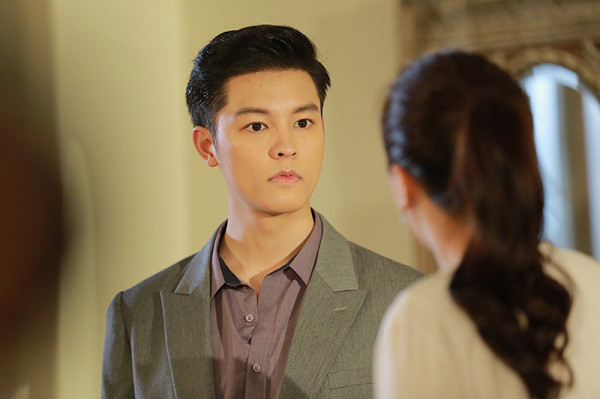 Che vo xau khong biet de, co ay mang ve to giay khien toi tai met