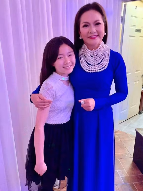 Ca si Nhu Quynh khoe anh moi nhat cua con gai, giong het me-Hinh-7