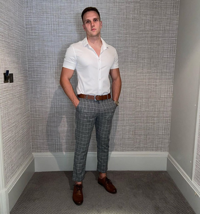 Dần dần, mọi nỗ lực của Jones cũng được đền đáp khi anh tiến triển tốt, có thể đi lại với nạng, không còn cần ngồi xe lăn. Cứ thế, cùng sự trợ giúp của đôi nạng, anh tập đi nhanh hơn rồi bắt đầu những bước chạy ngắn. Đến năm 16 tuổi, tình trạng của anh đã cải thiện đáng kể.