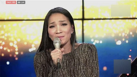 Hong Ngoc chinh thuc xuat hien tren song livestream, khoe nhan sac that 100%-Hinh-2