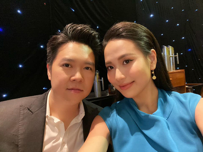 Được sự ủng hộ hết lòng của người bạn đời, Lê Hiếu vẫn tiếp tục theo đuổi đam mê ca hát. Thời gian rảnh rỗi, cả hai cùng đi du lịch và khoe loạt hình tình tứ.