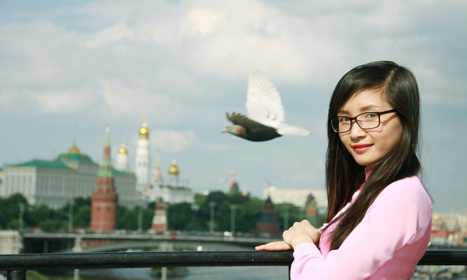 Du hoc sinh Viet tai LB Nga khoe duyen dang ao dai-Hinh-9