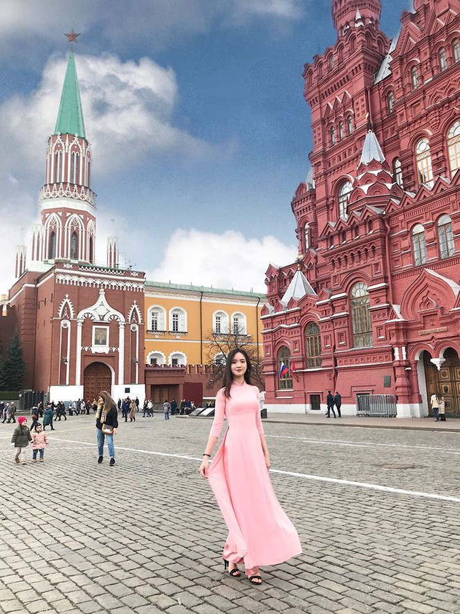 Du hoc sinh Viet tai LB Nga khoe duyen dang ao dai-Hinh-2