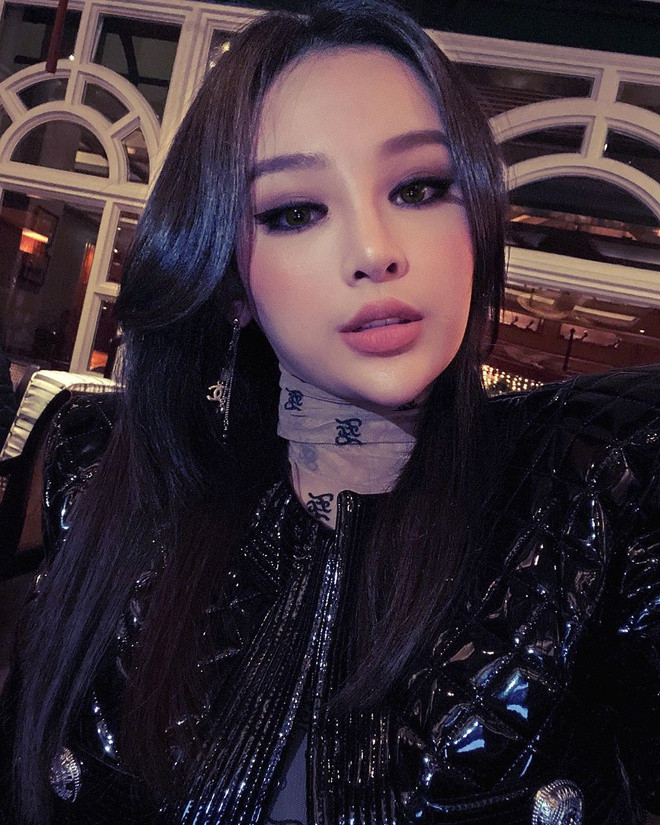 tuổi 31, Huyền Baby vẫn sở hữu nhan sắc trẻ trung. Dù gương mặt bị nhận xét có nhiều thay đổi so với trước đây, song đa số khán giả vẫn thừa nhận cô ngày càng đẹp mặn mà. Huyền Baby từng lên tiếng về tin đồn phẫu thuật thẩm mỹ rằng cô có can thiệp tiêm filler nhưng chưa hề dao kéo trên gương mặt.